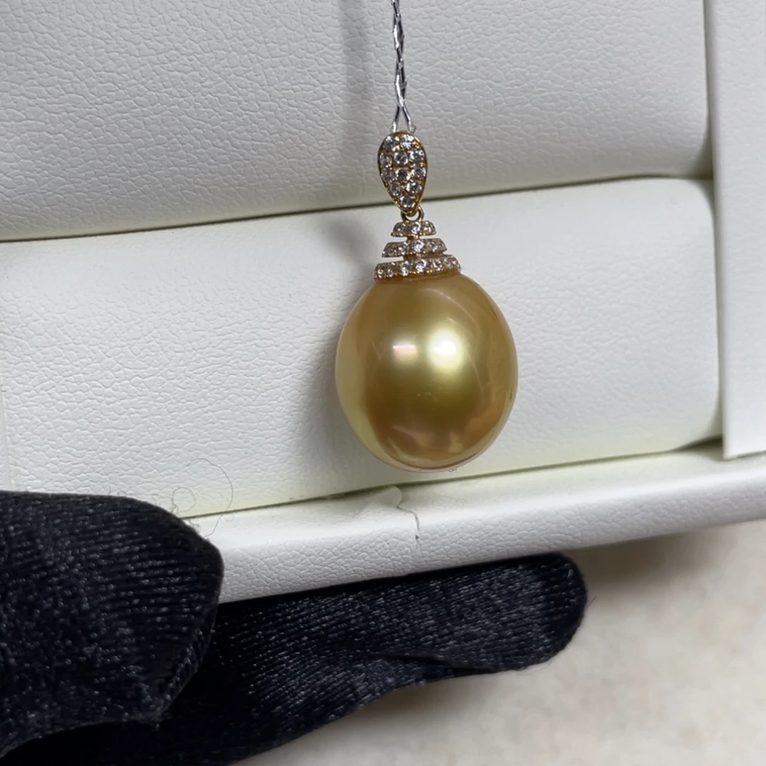 吊坠(赠链)18K金镶嵌海水珍珠13.3mm