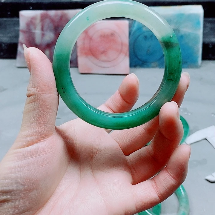 石英质玉手镯未镶嵌