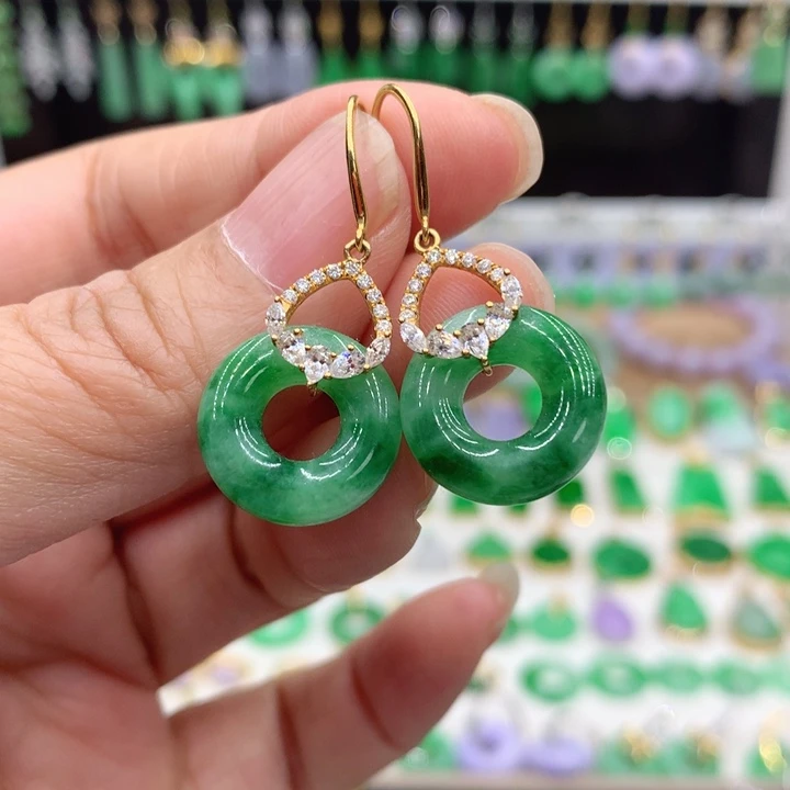 蔓***莓翡翠18K金镶嵌耳饰