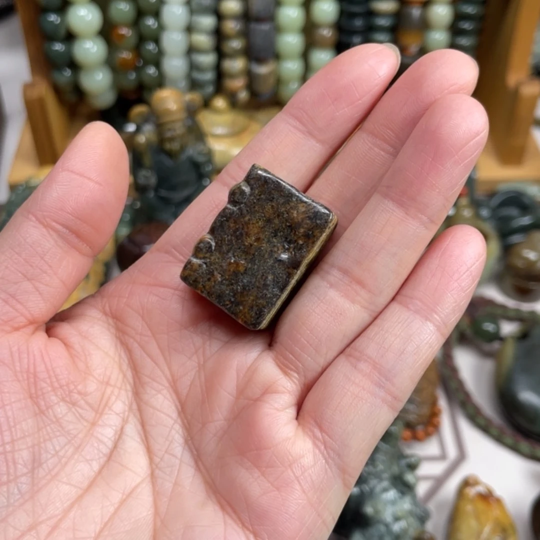 【闪购商品】未镶嵌岫岩河磨玉（透闪石质玉）挂件