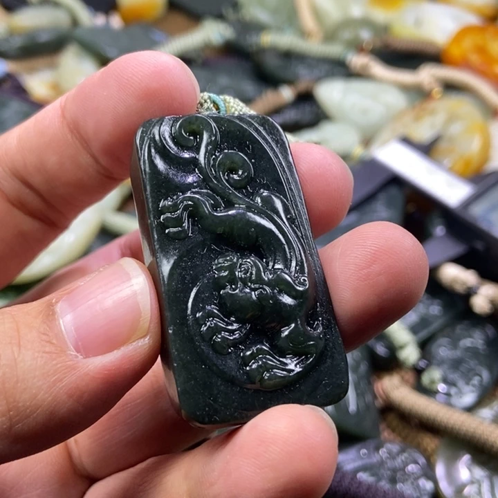 和田玉未镶嵌颈饰