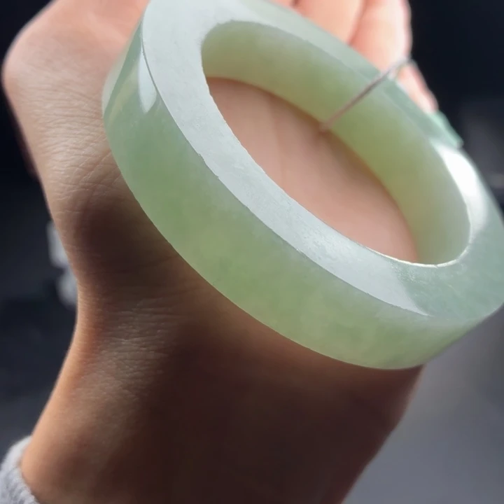 定制翡翠未镶嵌翡翠手镯