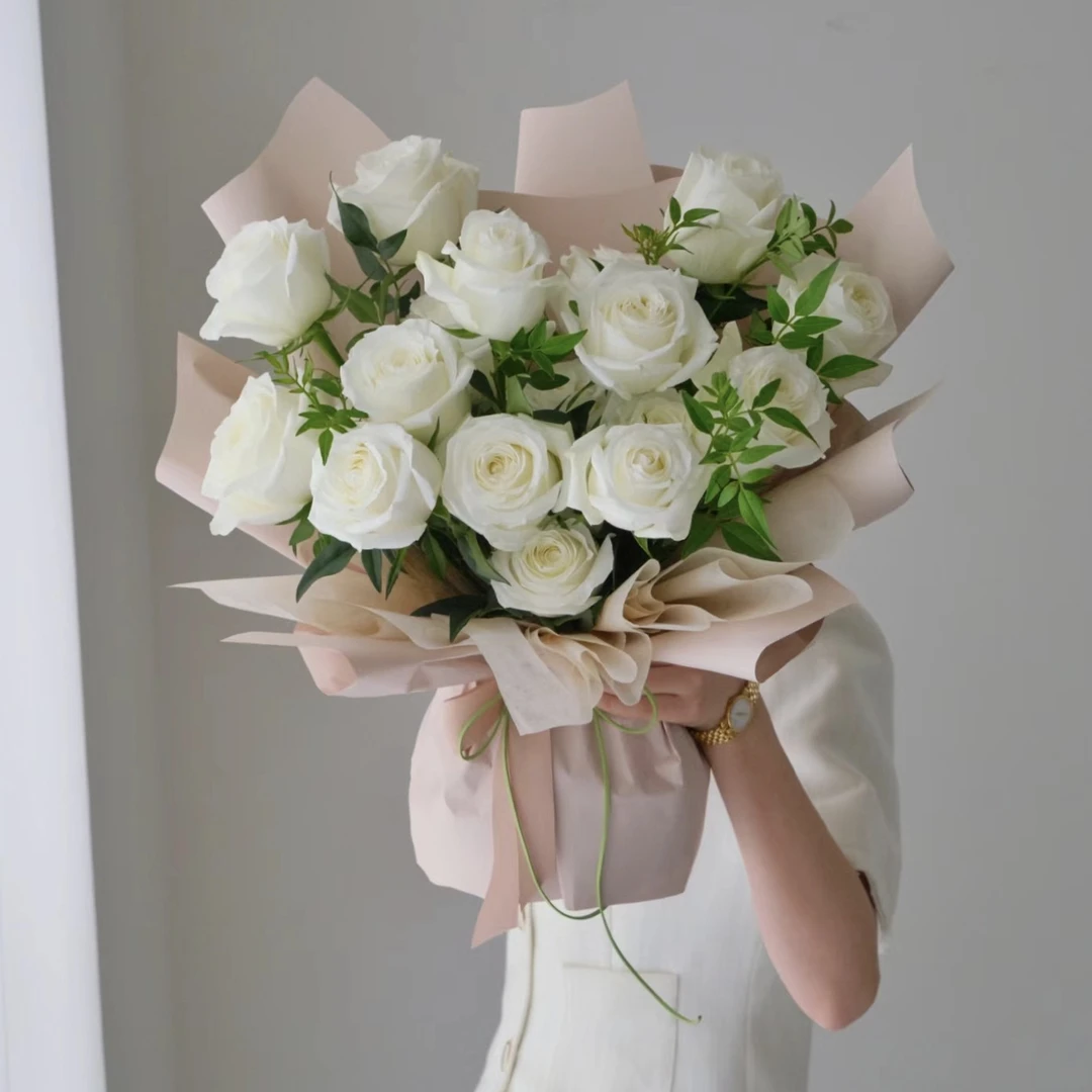 别的告白玫瑰手捧白玫瑰系列