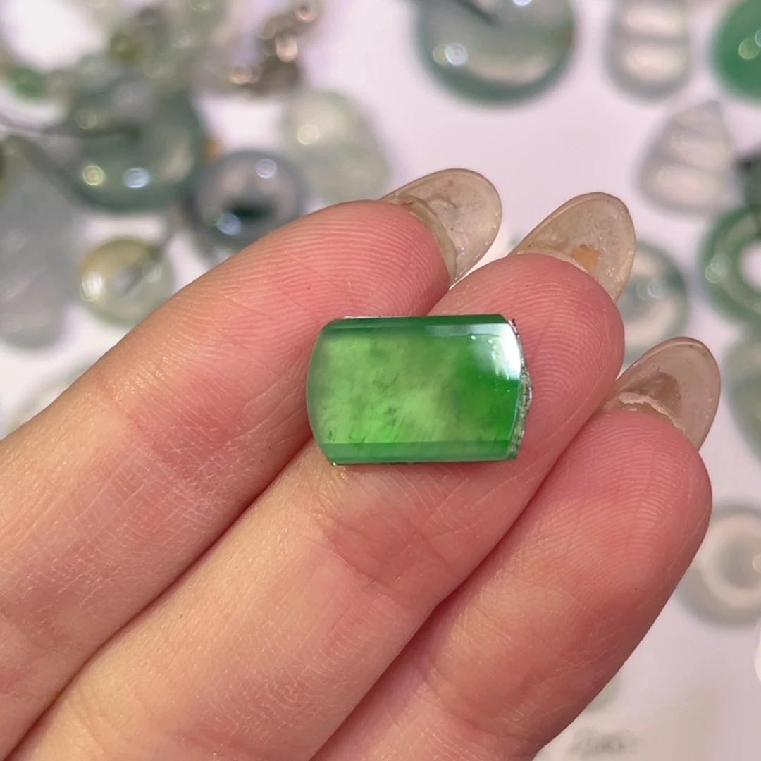 翡翠未镶嵌颈饰裸石