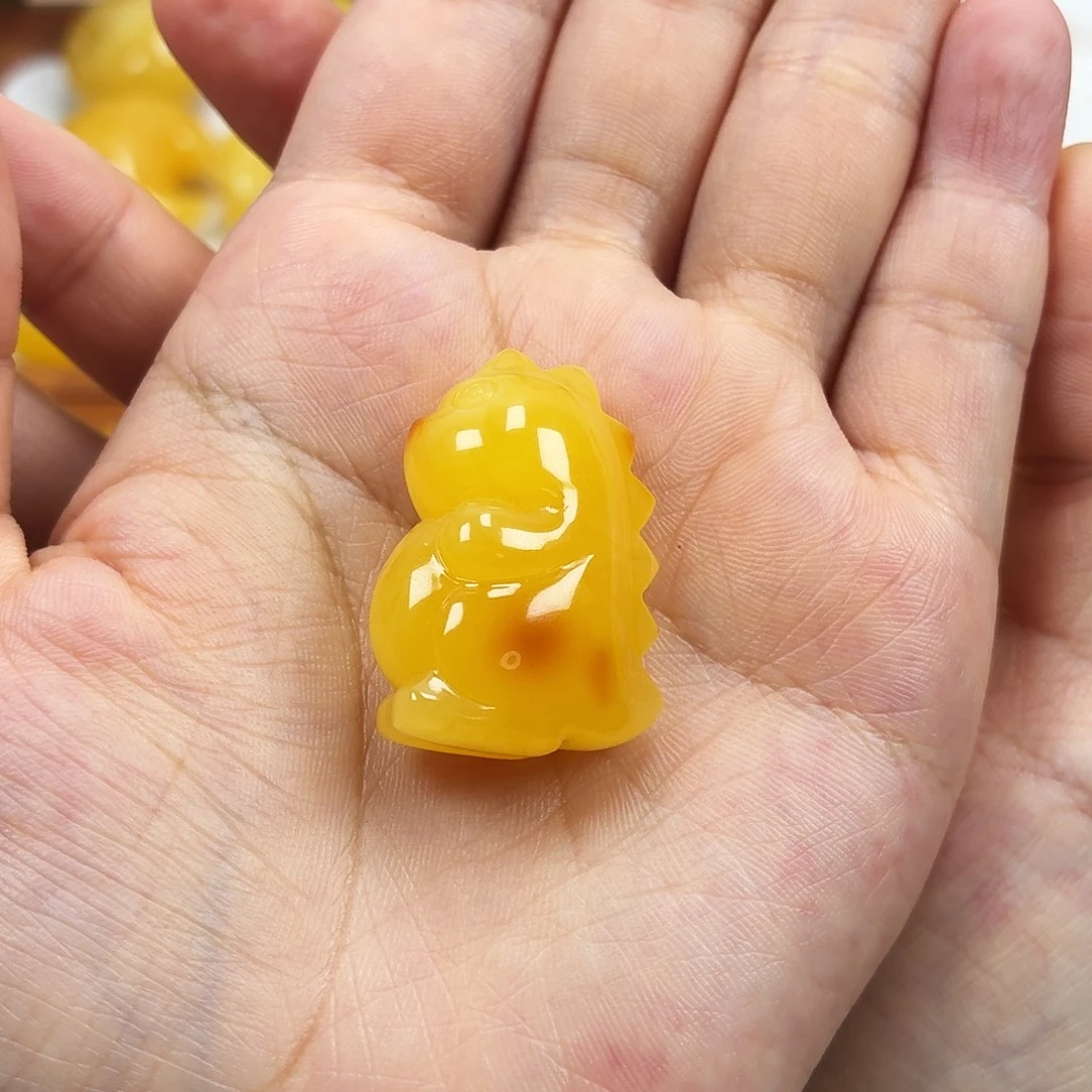 蜜蜡颈饰未镶嵌焦皮俏色奶龙
