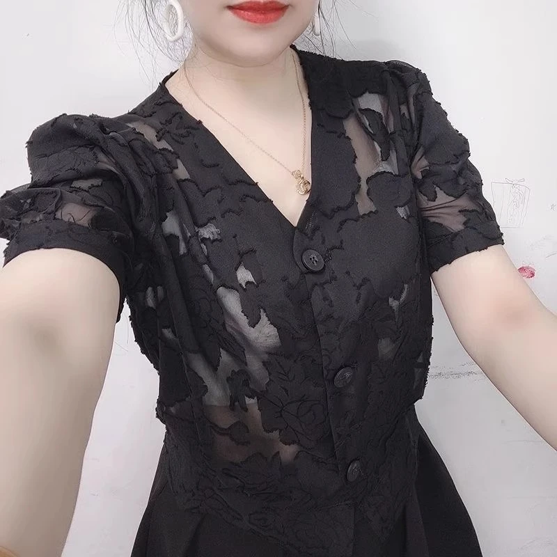 V领短袖衬衫女2025夏季款韩版时尚纯色镂空气质百搭短款系带上衣