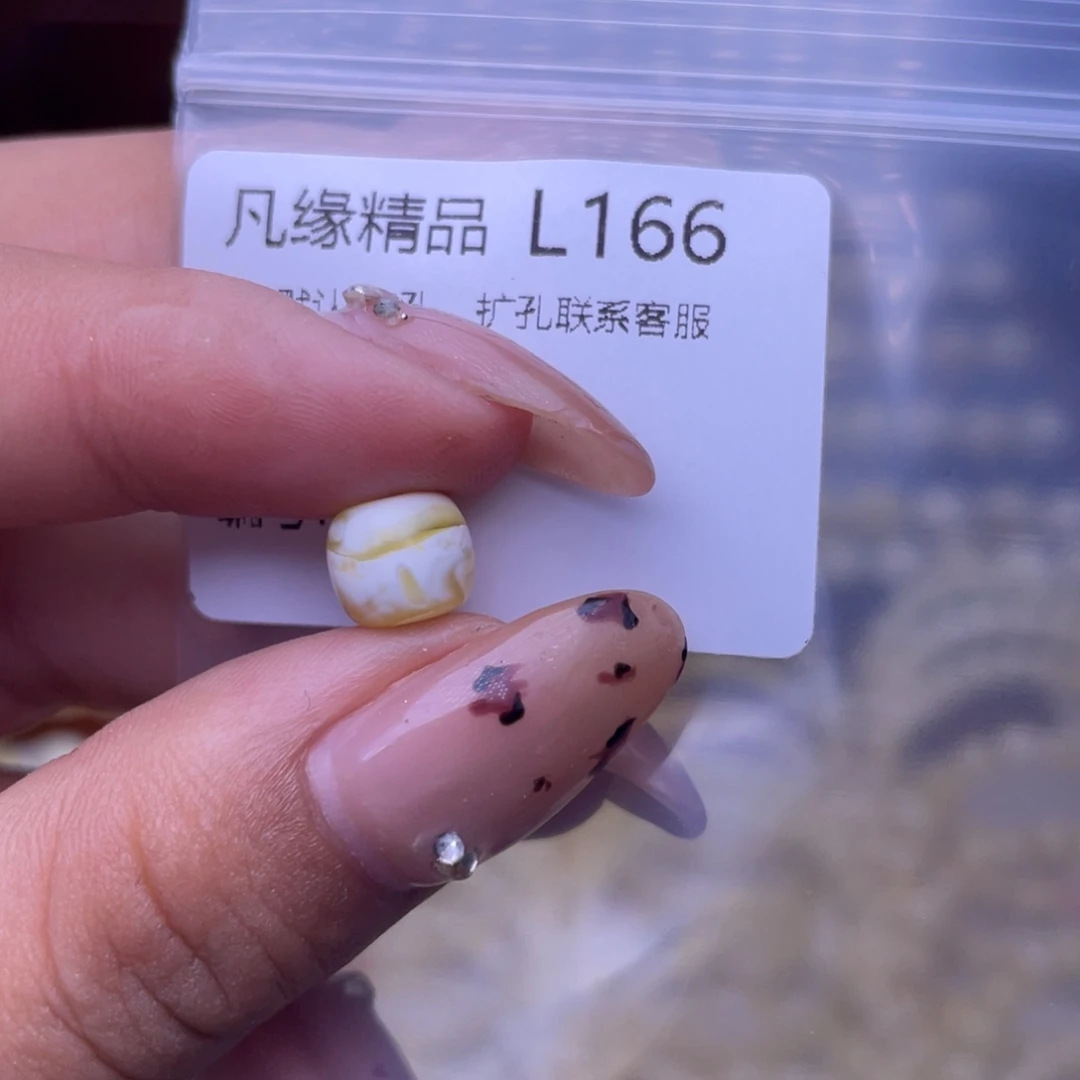 琥珀未镶嵌裸石琥珀