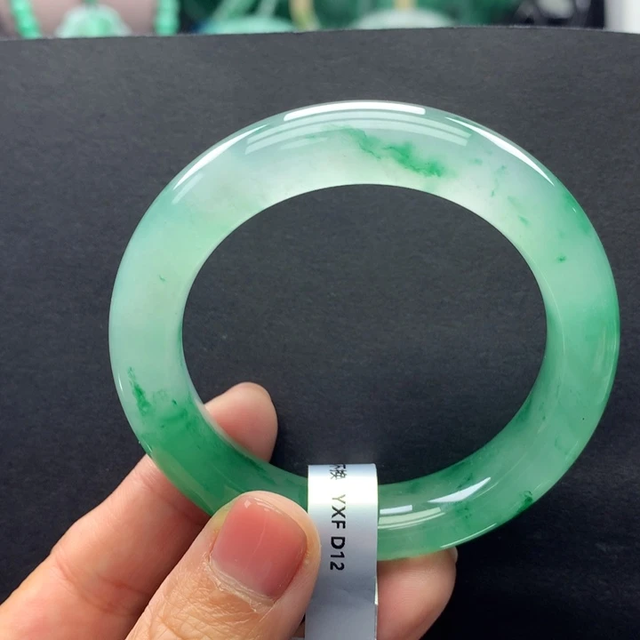 翻***士石英质玉未镶嵌手镯