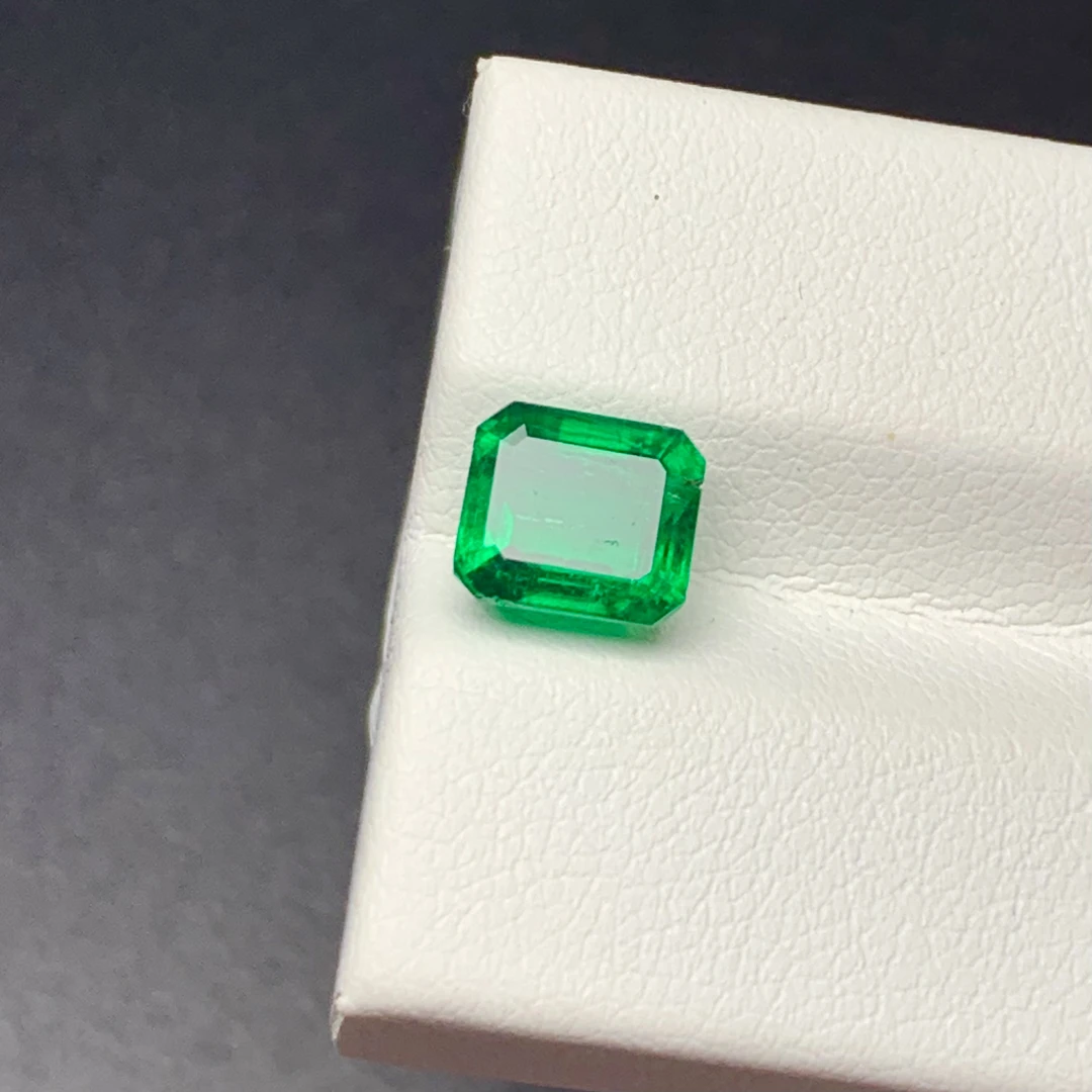 天然沃顿绿祖母绿裸石2.24克拉7.37×6.49毫米晶体通透带吉尔德证