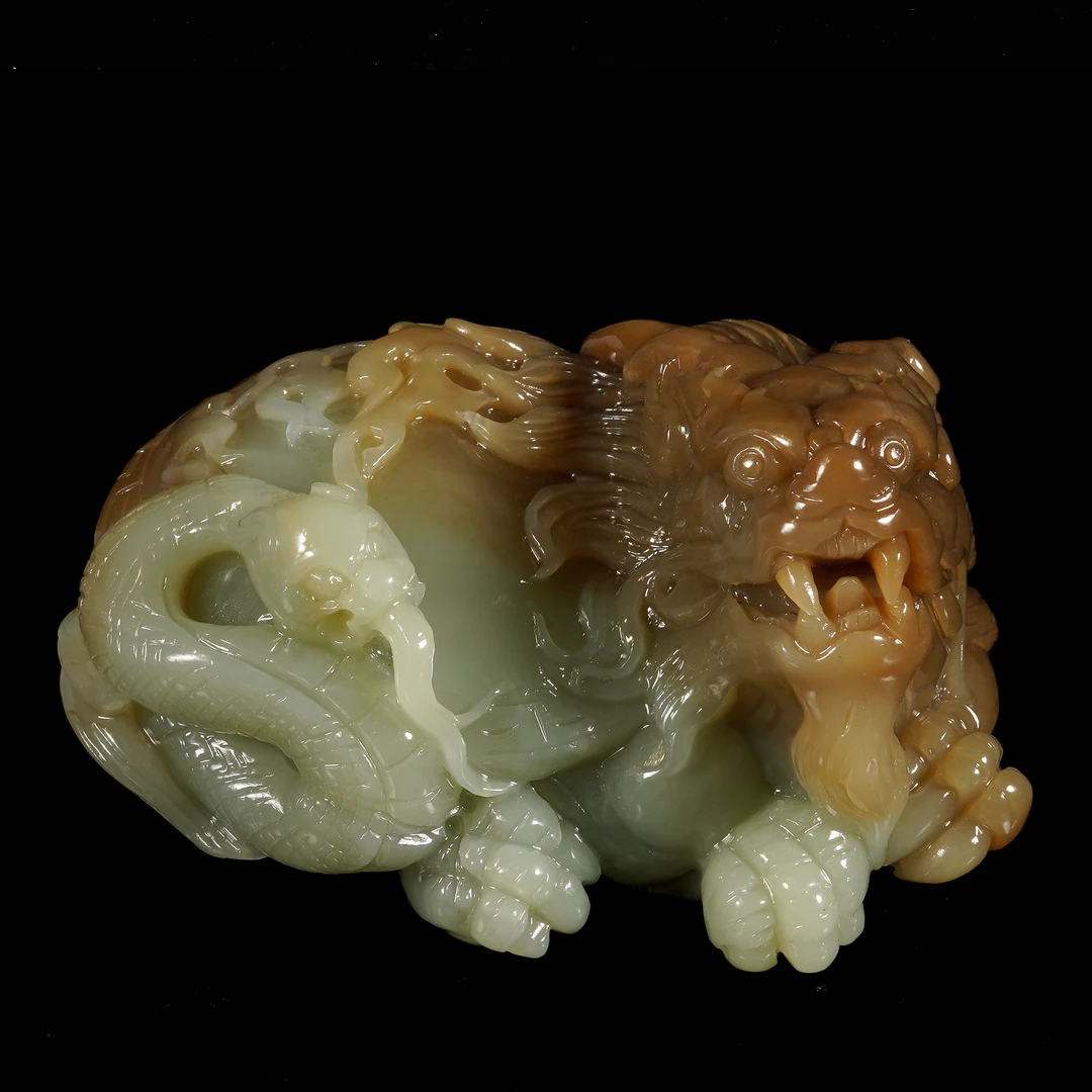 LOT.028和田玉巧雕玄武把件/X2963