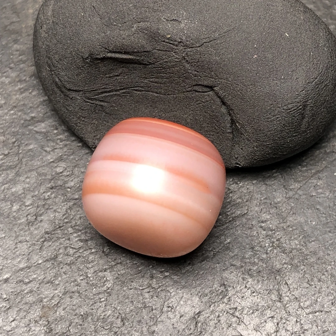 原矿川料南红玛瑙纯手工打磨尺寸15.5x13.2毫米