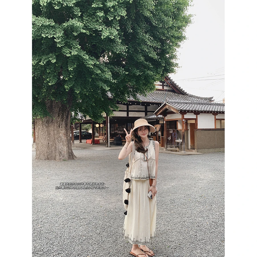 金蘑菇菇 奈良 / 古早日杂 重工万针刺绣民族风上衣半裙套装女夏