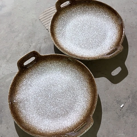 微瑕。不能明火，口径22高度3.5双耳