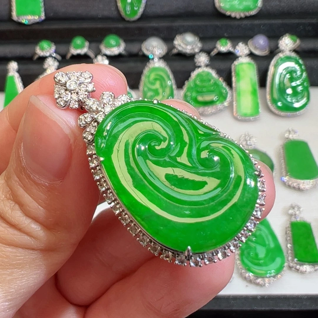 翡翠吊坠(不含链)18K金镶嵌