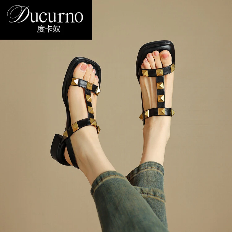 DUCURNO度卡奴 真皮凉鞋女2025夏季方头女鞋子粗跟铆钉露趾罗马鞋