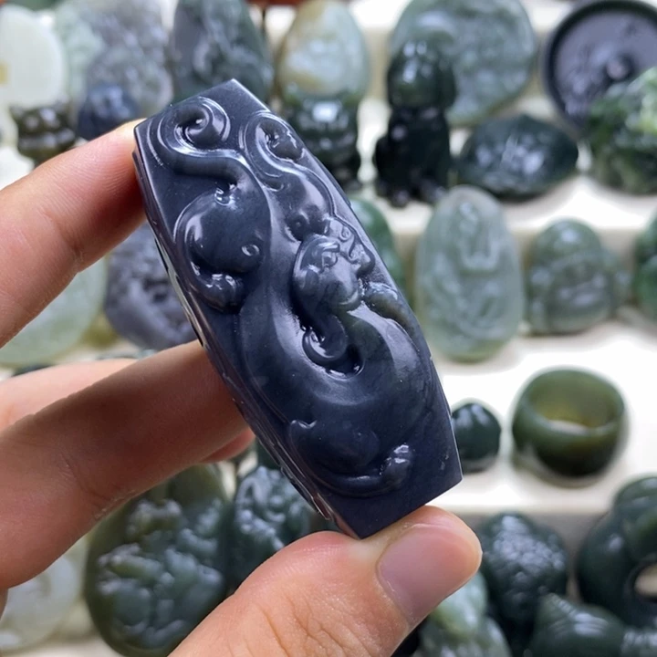 颈饰未镶嵌和田玉