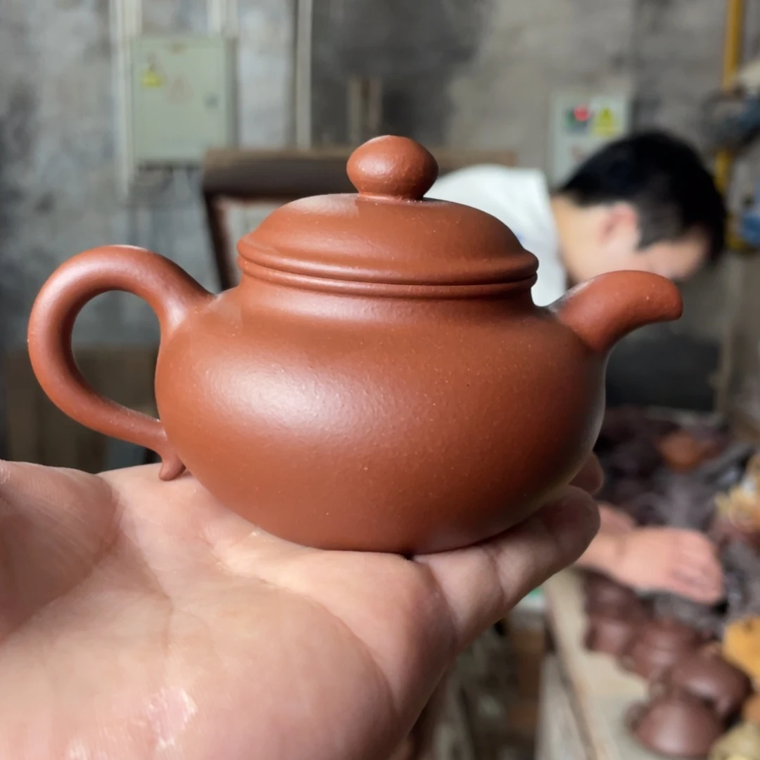 茶壶紫砂   小仿古。 底槽清。 120CC