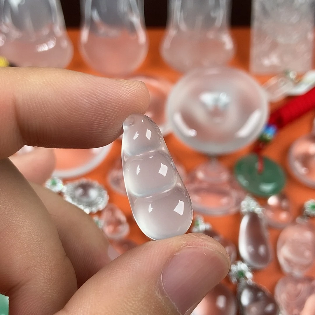 石英质玉未镶嵌颈饰豆子