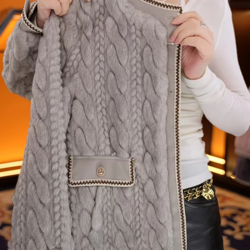 时尚轻奢高级感短外套2025冬季新款气质百搭贵夫人保暖上衣