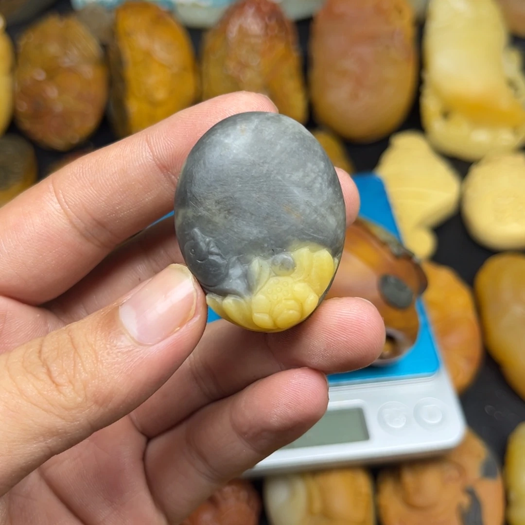颈饰未镶嵌石英岩玉