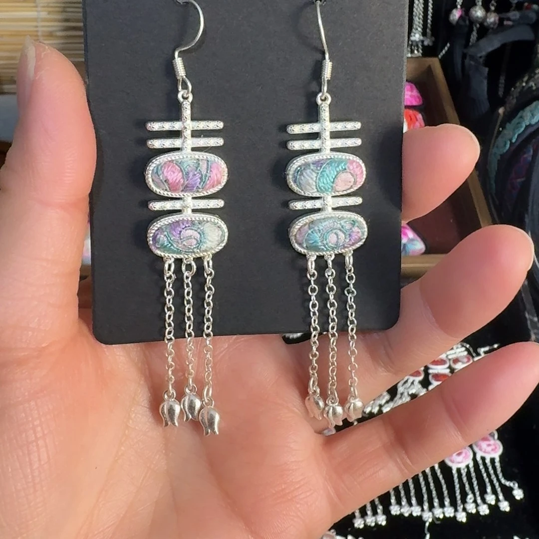 织绣呀**猪民族风刺绣耳环