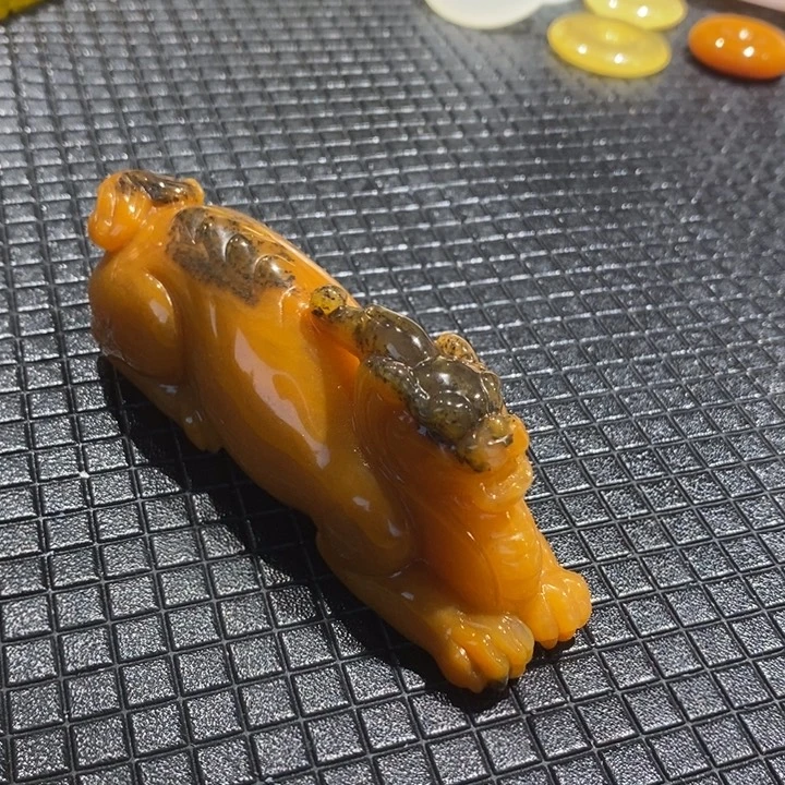 未镶嵌石英质玉（黄龙玉）颈饰