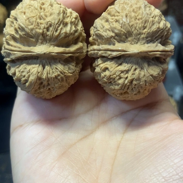 文玩核桃吊坠铁狮子