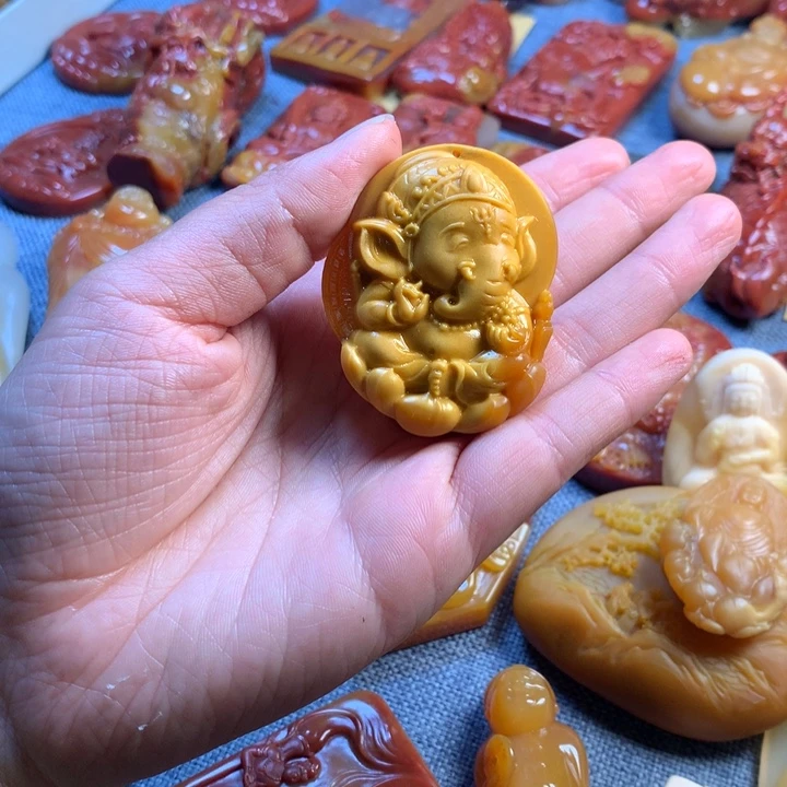 石英质玉未镶嵌颈饰
