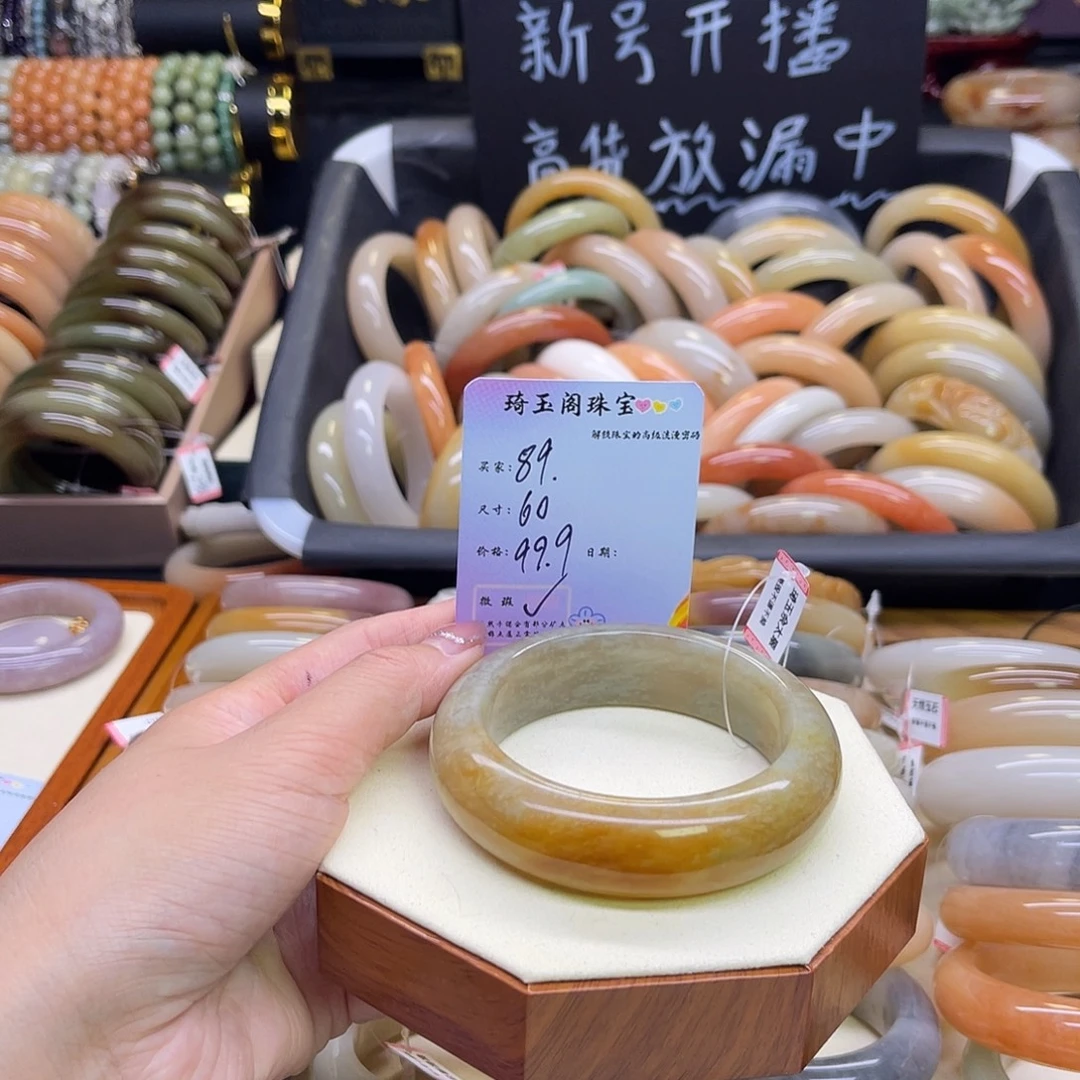 石英质玉未镶嵌手镯