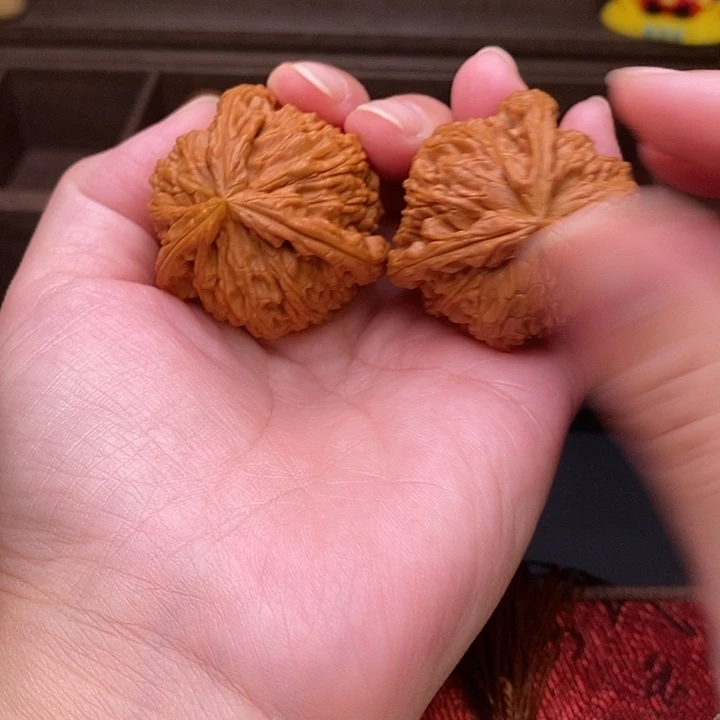 靳***吴把件文玩核桃白奔