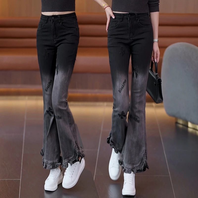 荷叶春秋2025新款边高腰微喇牛仔裤女蝴蝶刺绣修身显瘦喇叭长裤