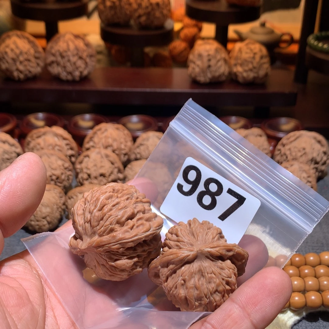 若***。桃核把件四座楼987号