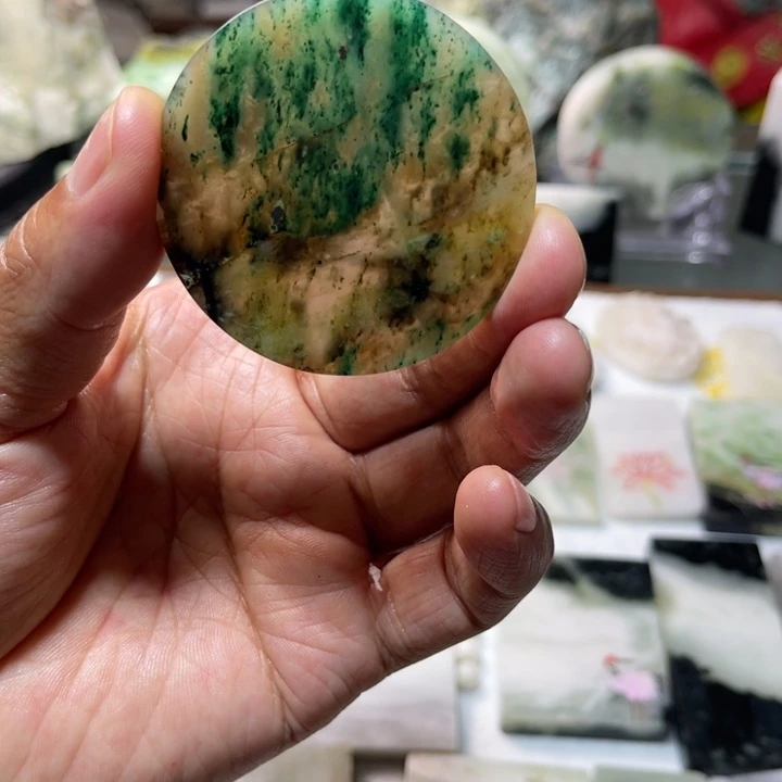 独山玉未镶嵌颈饰