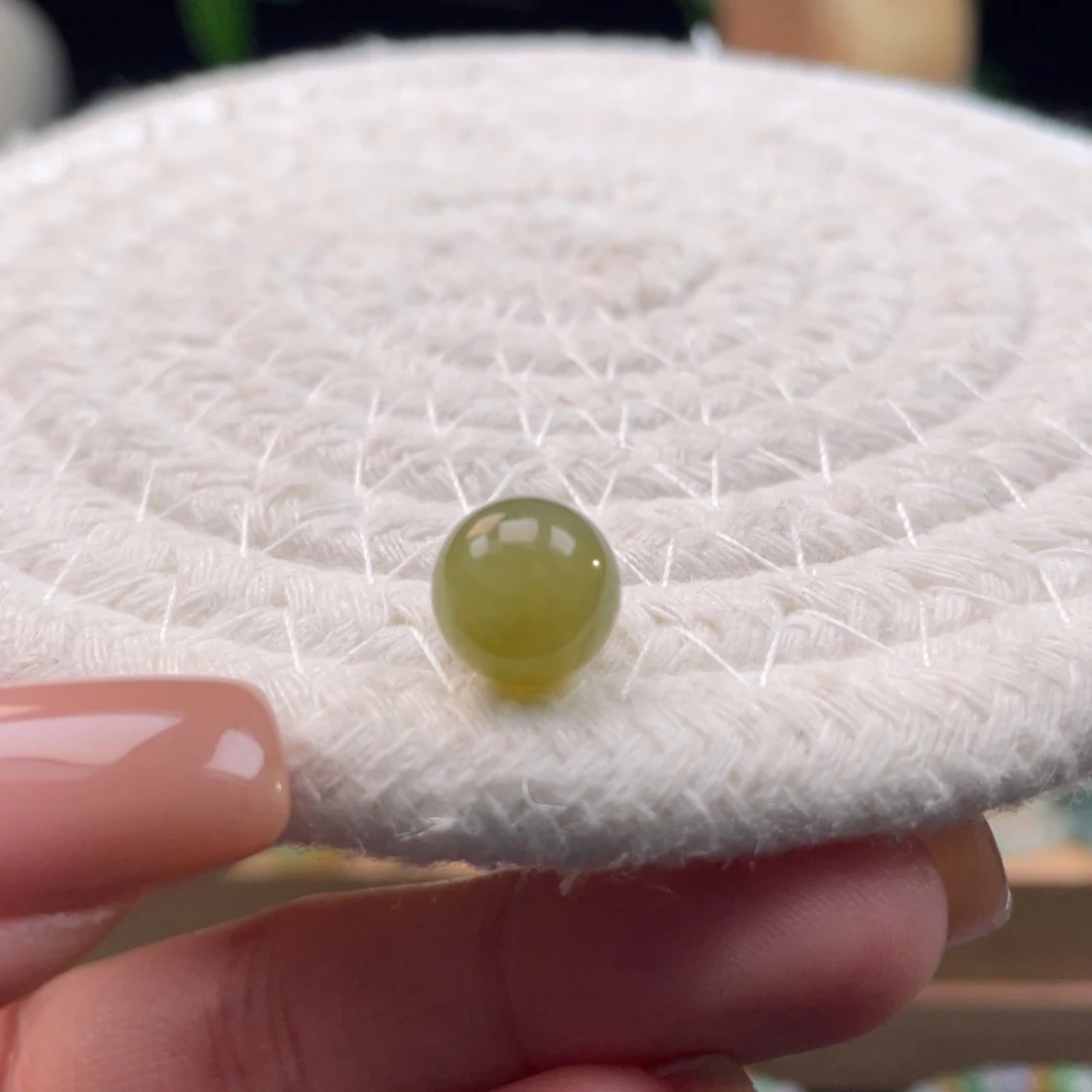 未镶嵌定制翡翠天然缅甸翡翠a货冰秋香黄9,4，有小内纹