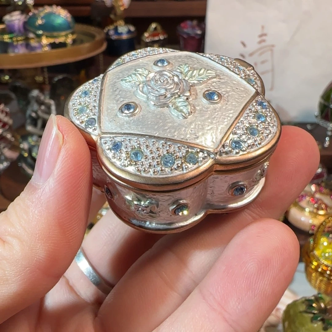 手工制品请勿吹毛求疵