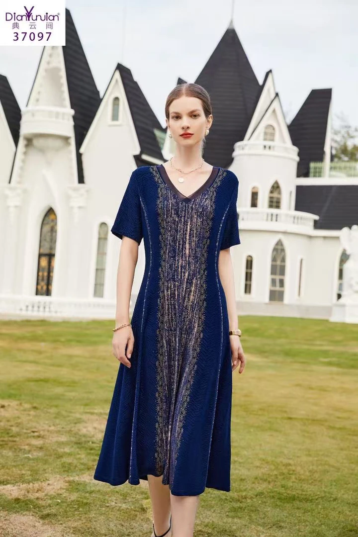 2025夏季新品时尚修身连衣裙