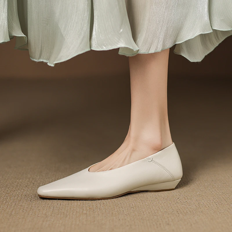 2025新款羊皮尖头小皮鞋懒人套脚V口低跟女单鞋配裙子绝美不累脚