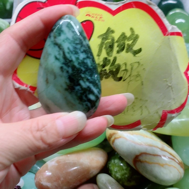 蛇纹石玉未镶嵌手把件