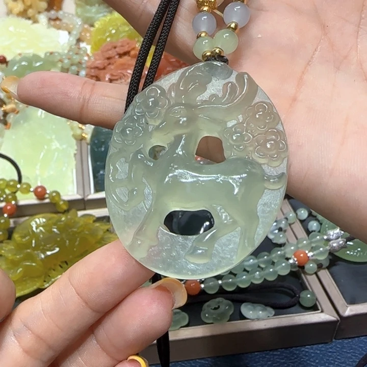 未镶嵌蛇纹石玉吊坠