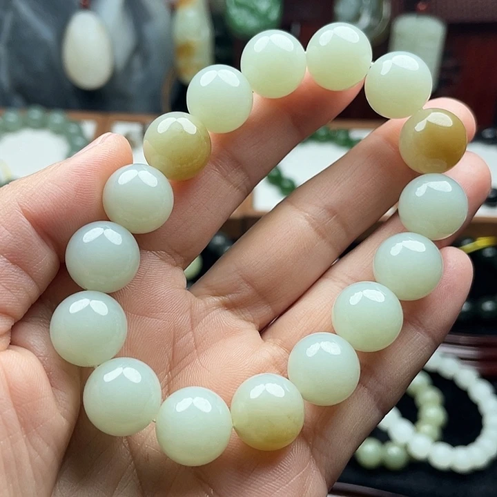 游***客和田玉未镶嵌手串