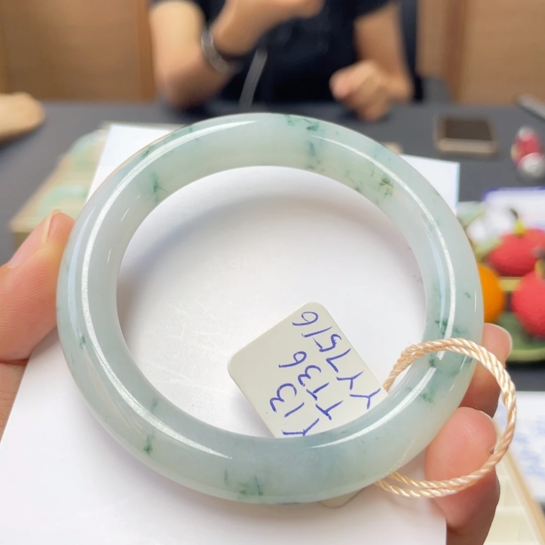 翡翠手镯未镶嵌冰飘蓝绿花