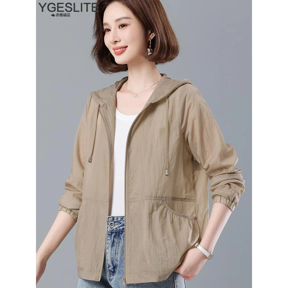 休闲妈妈轻薄衣女2025年夏季新款大码宽松时尚户外透气服