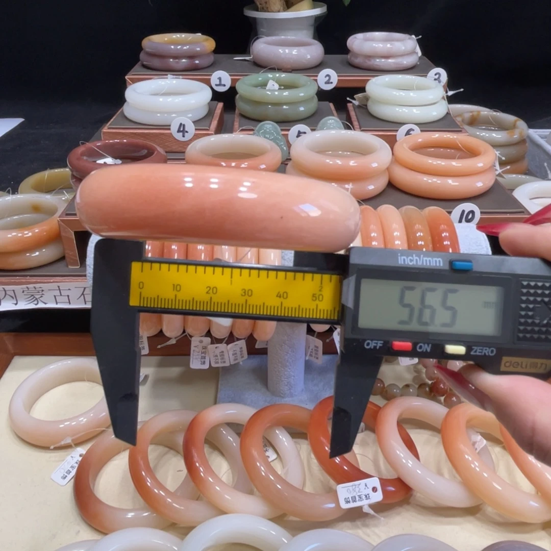 石英岩玉未镶嵌手镯