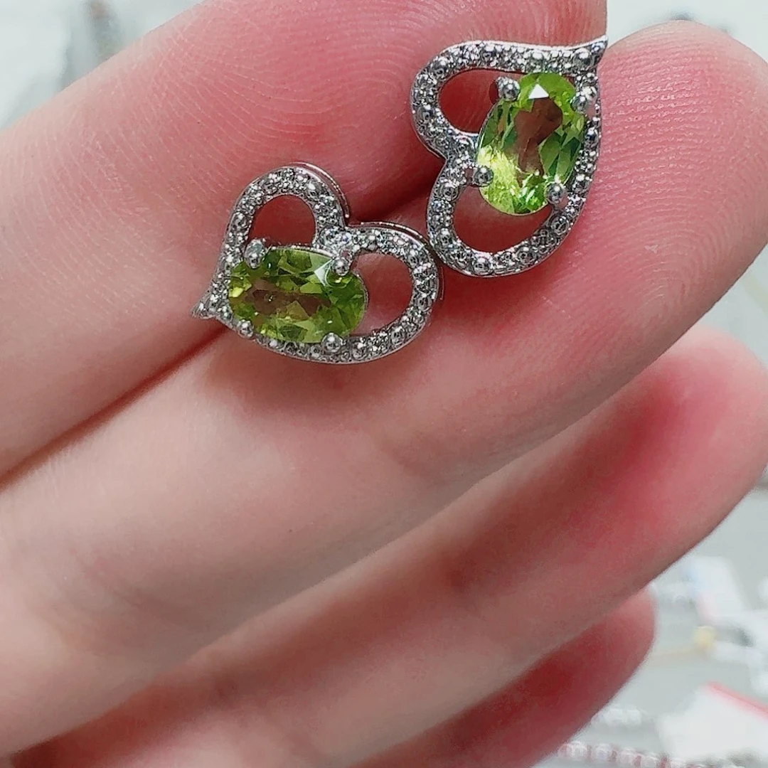 合成立方氧化锆925银耳钉