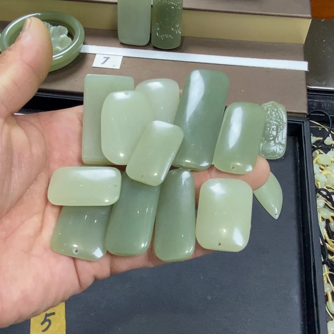 颈饰未镶嵌和田玉韦****)016