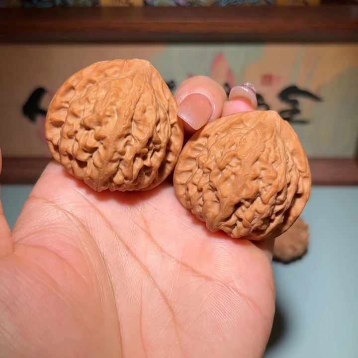 文玩核桃吊坠金牛