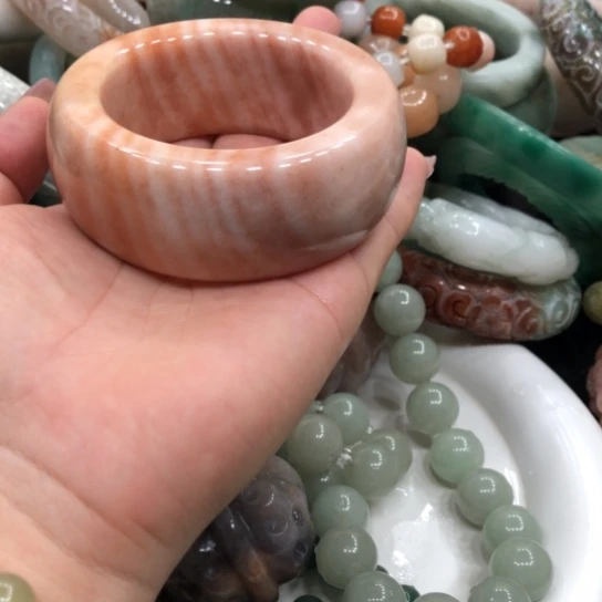 未镶嵌福利石英质玉安**贝