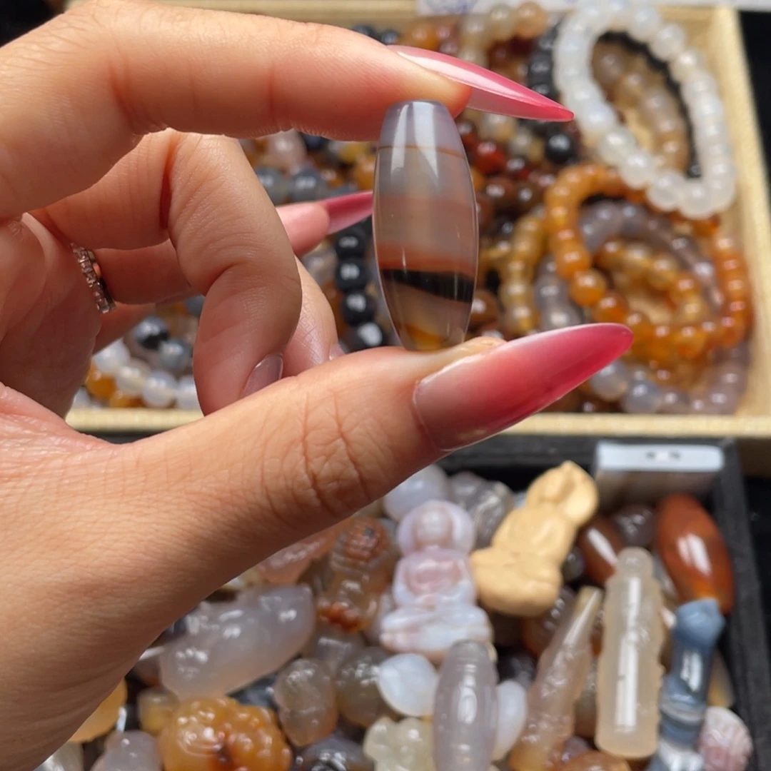 玛瑙/玉髓未镶嵌珠宝奇石