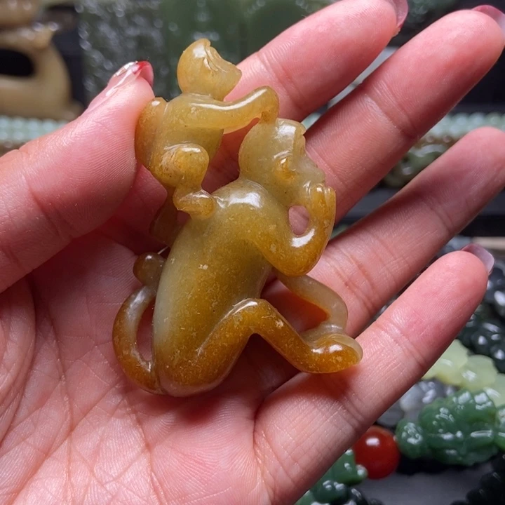 和田玉未镶嵌颈饰追**人