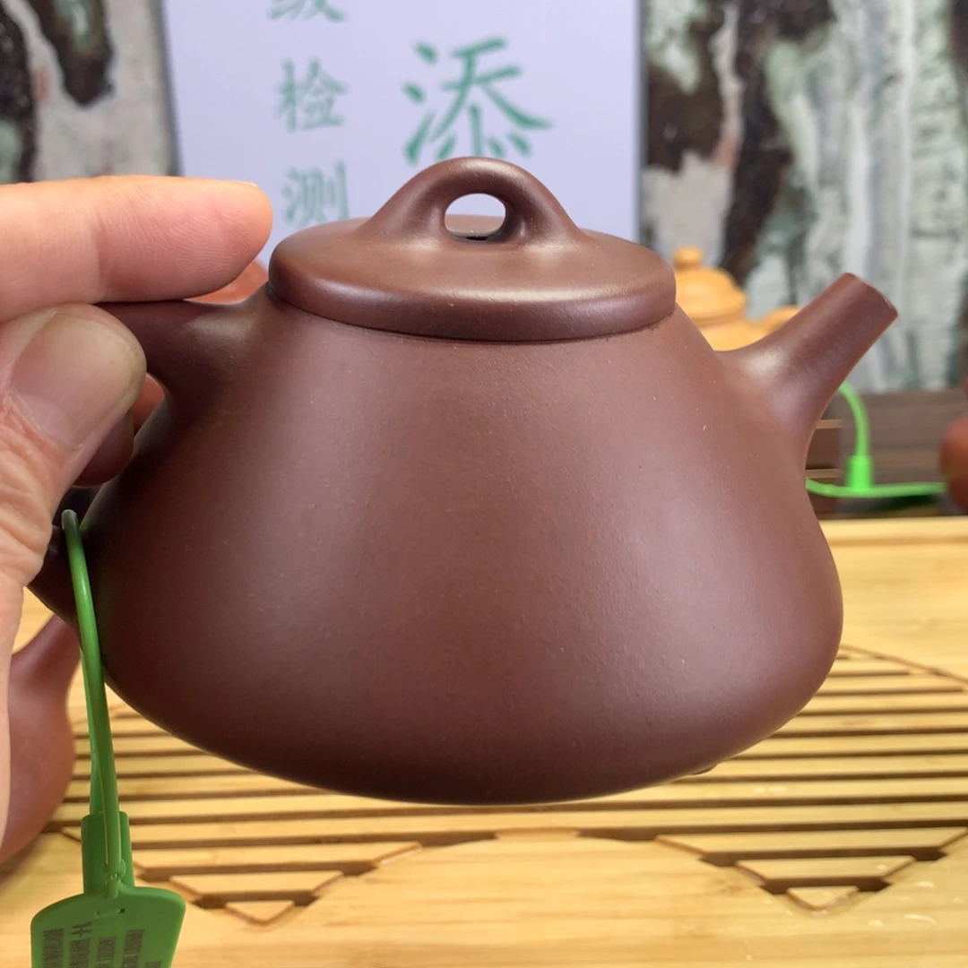 红泥茶壶春****兹一壶一检